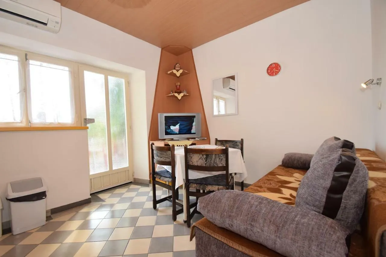 Apartmani Kata Starigrad Paklenica 0*,